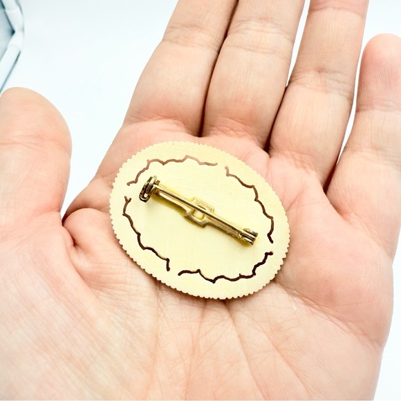 Hand Carved Bovine Bone Rose Brooch - Picture 3 of 6